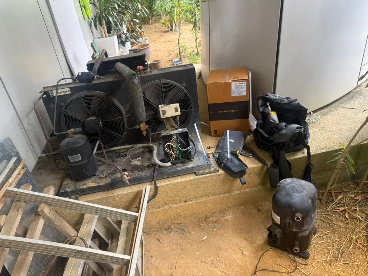 Outdoor commercial refrigeration condenser repair