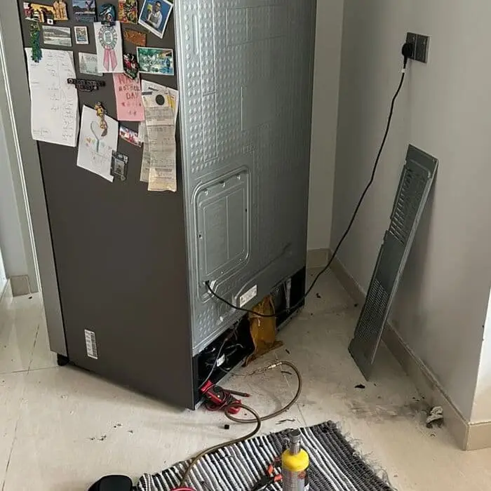 Industrial refrigerator system maintenance